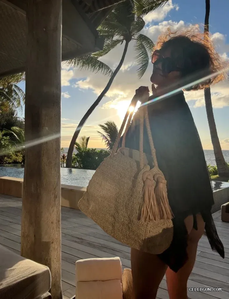 Halle Berry's Hot Sexy Butt: Stunning Photo Collection You Can't