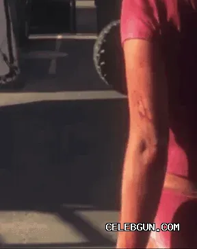 Hannah Einbinder's Sexy Hot Ass: Must-See Butt Photo Collection!