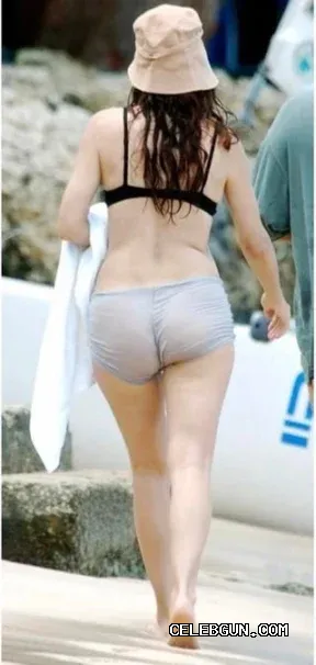 Marisa Tomei: Sexy Hot Ass Photos Collection You Can't Miss!