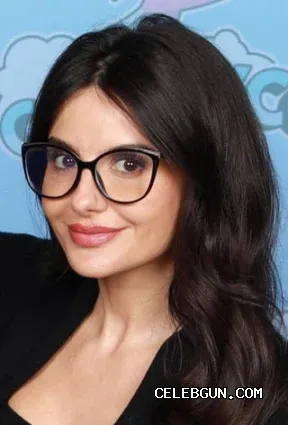 Mikaela Hoover's Stunning Boobs and Sexy Photos Collection