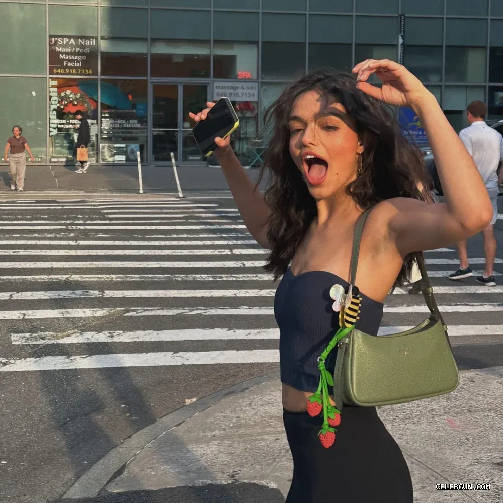 Rachel Zegler Flaunts Her A Cup: Stunning Collection of Petite