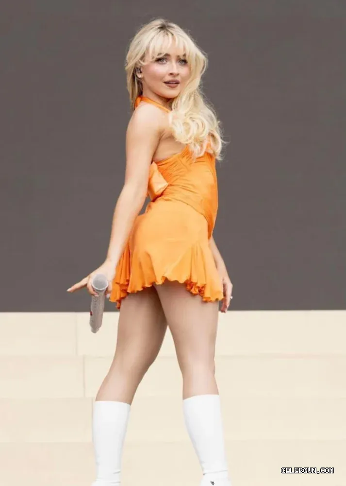 Sabrina Carpenter's Hot Thighs: A Sexy Photo Collection